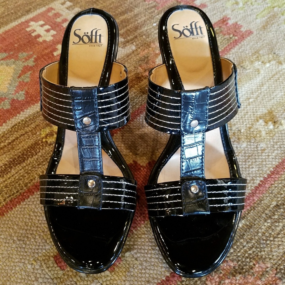 Sofft black sandals